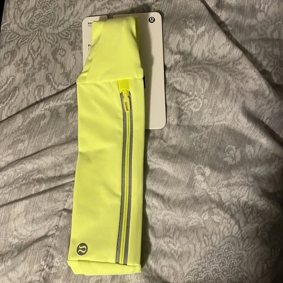 NWT Lululemon Fast and Free Running Belt Highlight Yellow - Picture 4 of 4